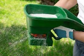 hand spreader - Simple lawn care tips